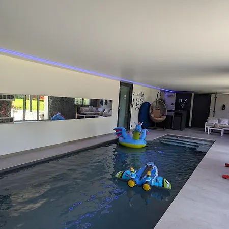 Detente En Famille Avec Terrasse Et Acces Piscine - Fr-1-589-825 *