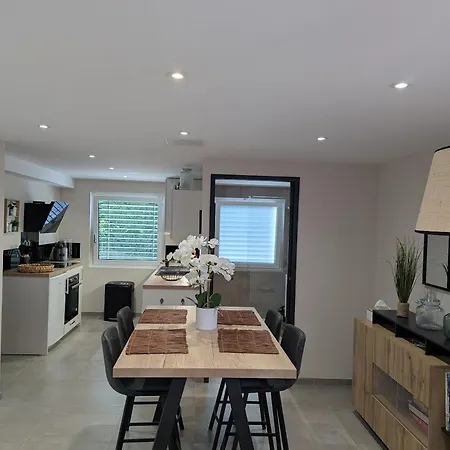 Detente En Famille Avec Terrasse Et Acces Piscine - Fr-1-589-825 *